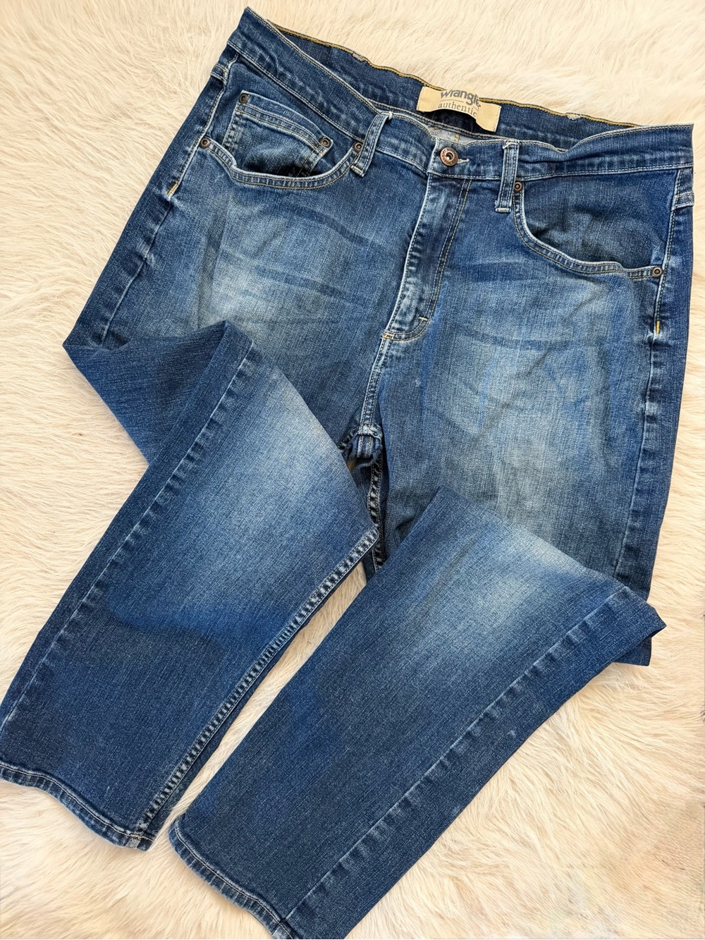 Wrangler Authentics Men's Regular Fit Stretch Jeans 34x30 Medium Wash Blue
